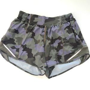 Lululemon Hotty Hot Low-Rise Short, Size 6-Tall